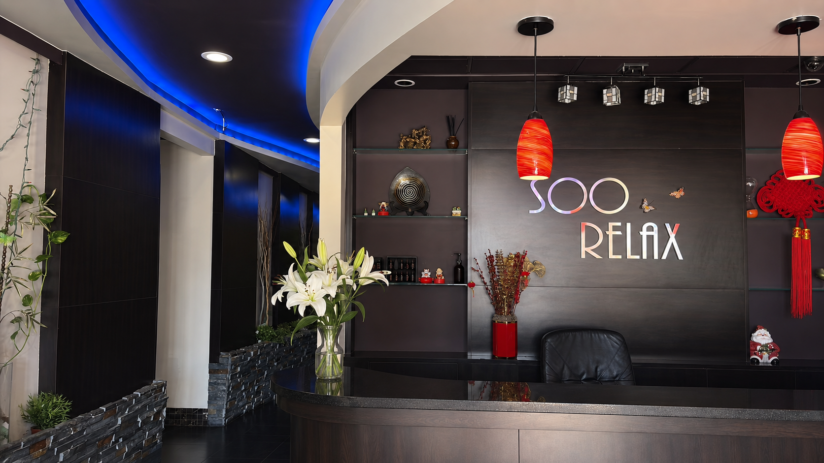 Soo Relax Massage front desk with flowers and store sign